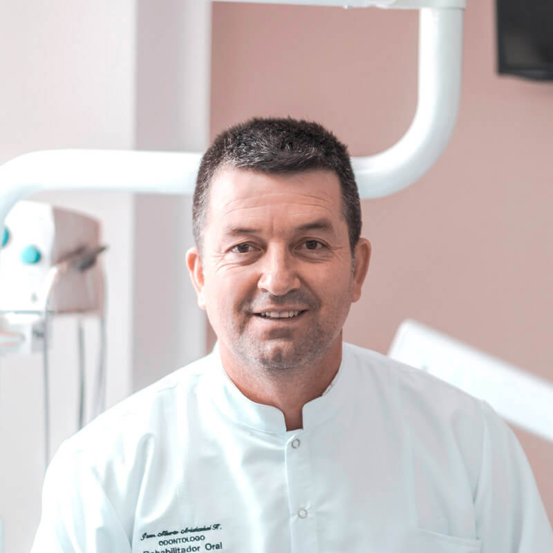 Dr. Juan Alberto Aristizabal Hoyos - Rehabilitador Oral
